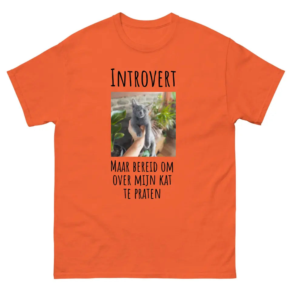 Gepersonaliseerd T-shirt - "Introvert, maar bereid om over mijn kat te praten" - Met eigen foto