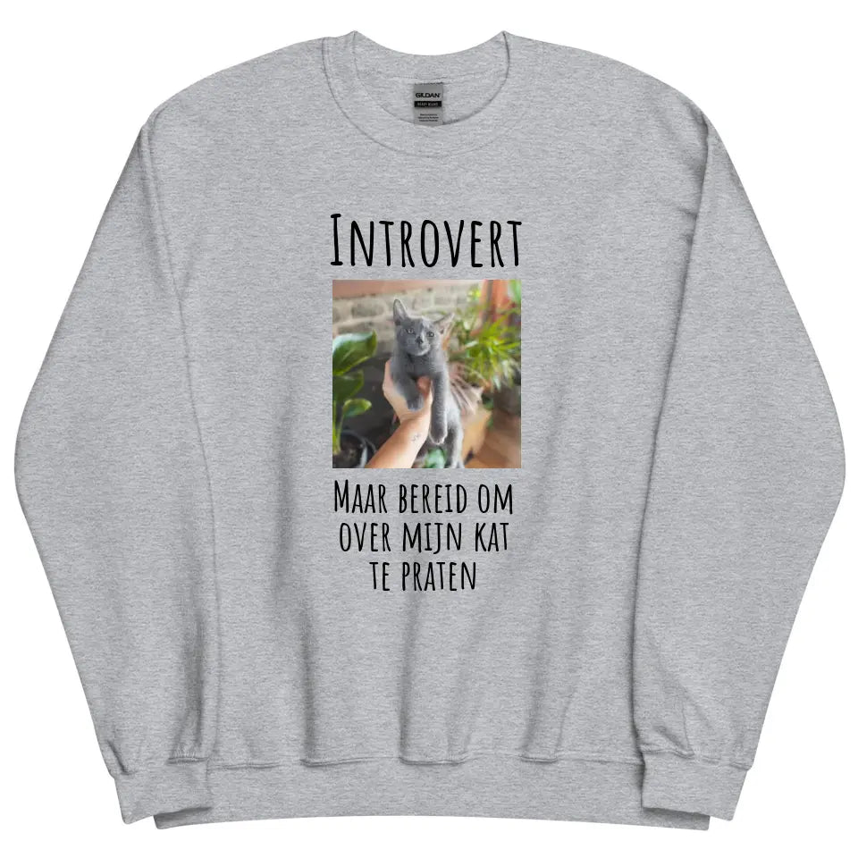Gepersonaliseerde sweater - "Introvert, maar bereid om over mijn kat te praten" - Met eigen foto - Iedereen Blij