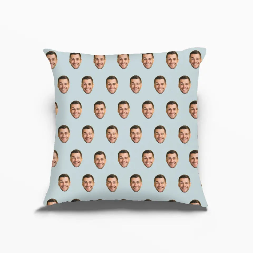 Personalisierter Kissenbezug mit ausgeschnittenen Gesichtern