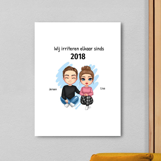 Gepersonaliseerd canvas met eigen personages, tekst, namen en jaartal - "Wij irriteren elkaar sinds..."