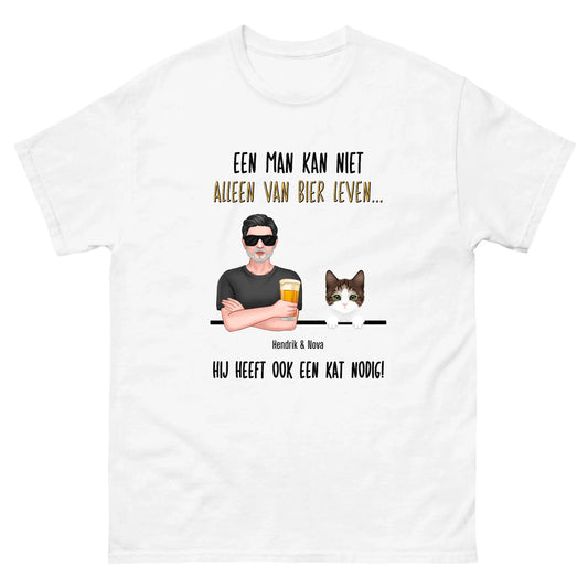 Gepersonaliseerd T-shirt - Een man kan niet alleen van bier leven, hij heeft ook een kat nodig